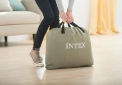 Intex Comfort Plush Extra Hoog Luchtbed - Queensize - Ingebouwde Elektrische Pomp -Buiten Kamperen Verkoop 1320 1900 64418 inuse1 2017 300