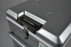 Engel MT45F-S Compressor Koelbox - 40 Liter 13 Engel MT45F-S Compressor Koelbox - 40 Liter -Buiten Kamperen Verkoop 1900 2849 mt45fs verschluss detail