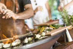 OFYR Island Corten 85 Teak Wood 9 OFYR Island Corten 85 Teak Wood -Buiten Kamperen Verkoop 800 1200 ofyr locatie shoot2295